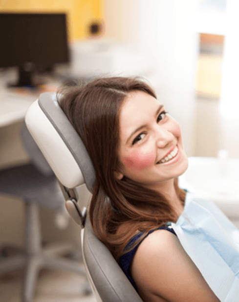 Female patient visiting the dentist’s office